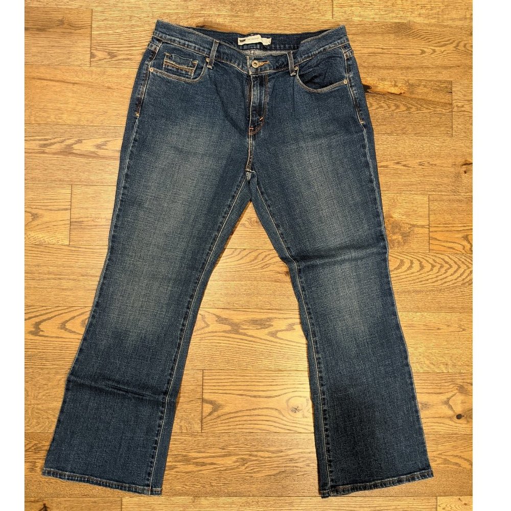 women''s Levi 515 Boot Cut Med. Wash Jeans Size 12